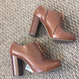 Crown Vintage Classic Oxford Cap Toe Pumps